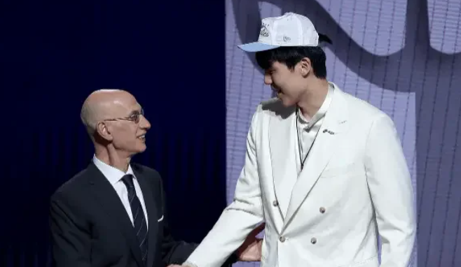 尼克-杨：我喜欢杨瀚森，一开始以为开拓者07月20日，近日，前NBA球员尼克