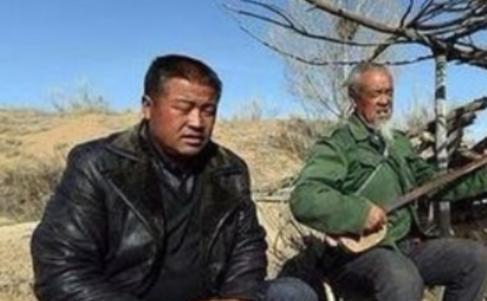 1999年，甘肃武威，31岁男子不顾母亲和妻子的反对，卖掉家里的牲畜，凑了1万块