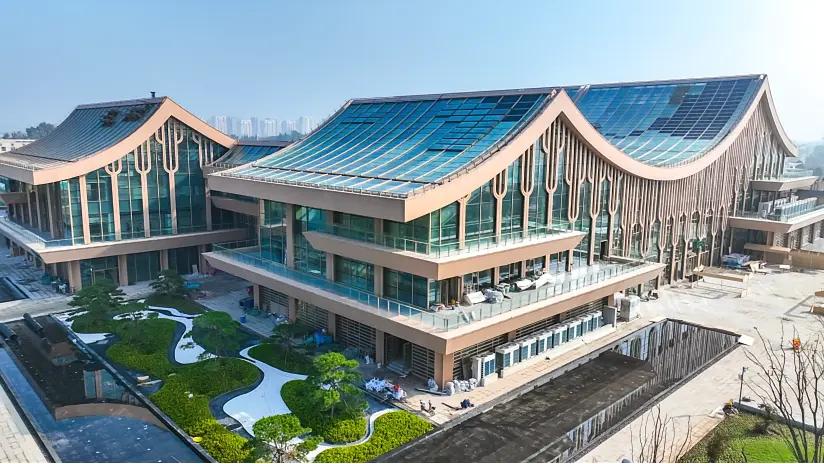 最近济南憋了个大招，把新加坡风情装进了一个小屋里。位于黄河北的济南鹊华文化