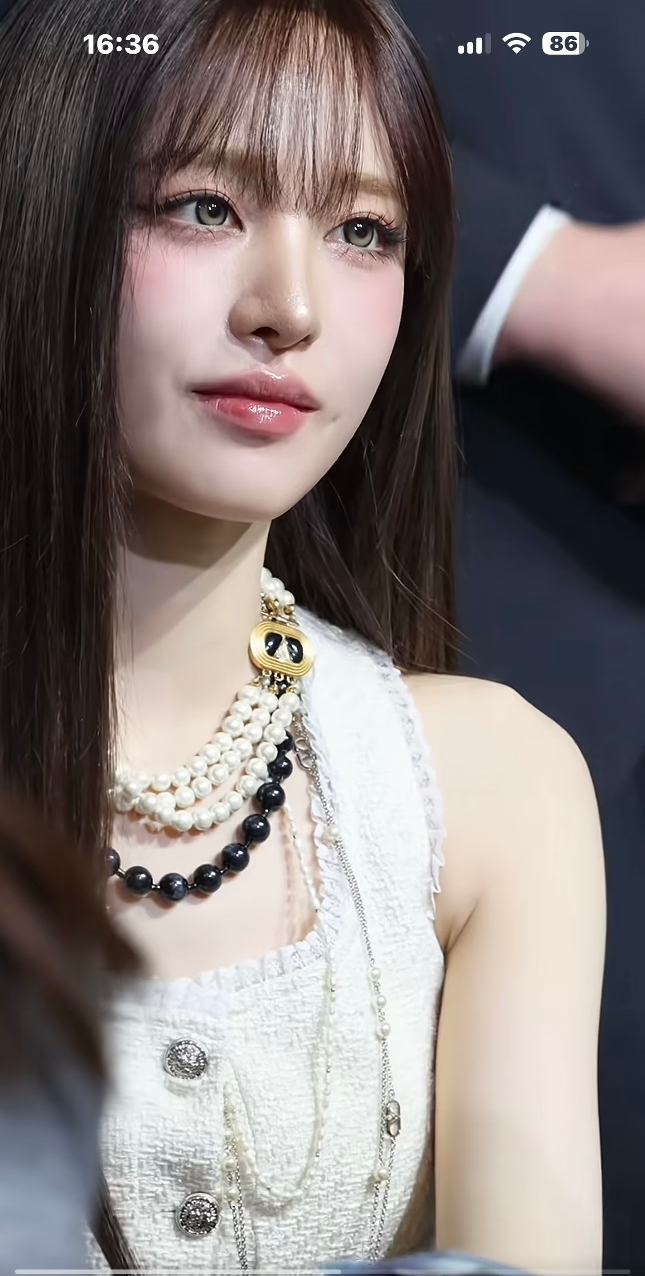 Liz真的好会选美瞳完全像真的小猫的眼睛….🐈✨