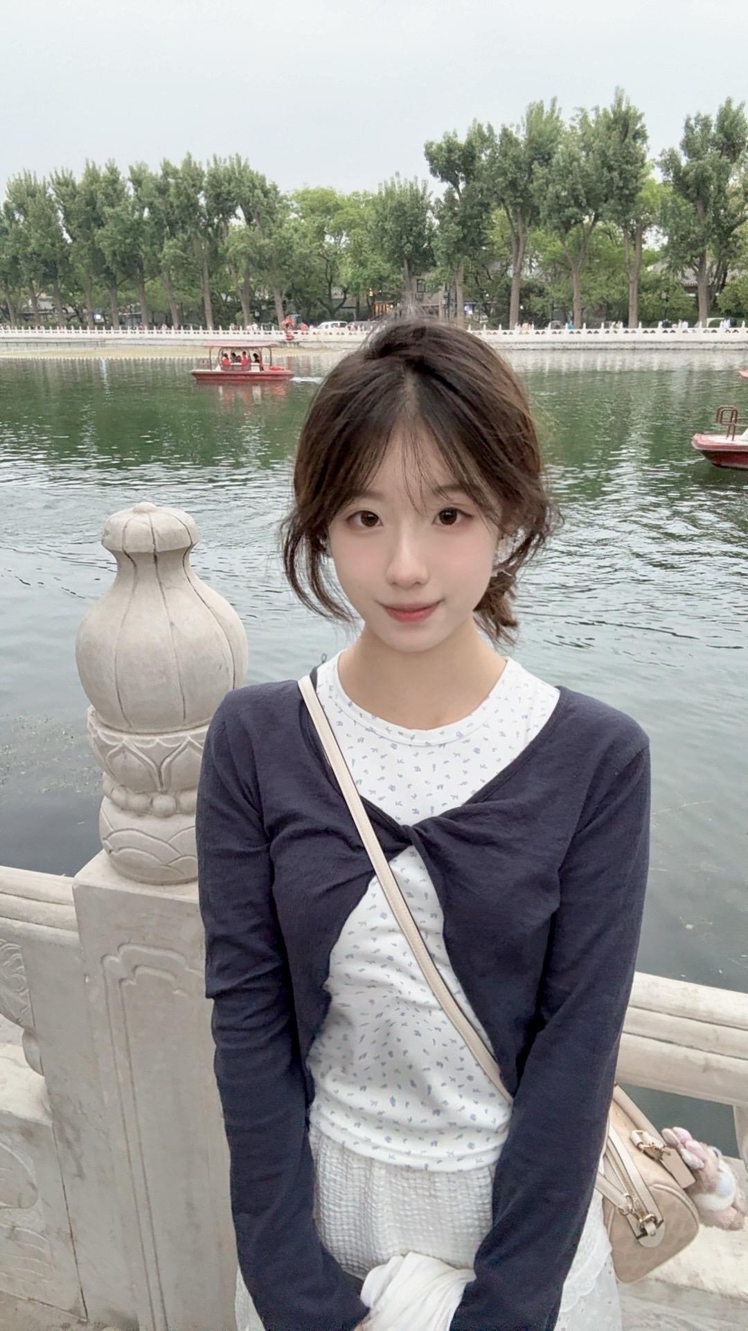 如果我是木讷的树 我不必读懂繁琐的人情世故 也不必思世间的晦涩眼神