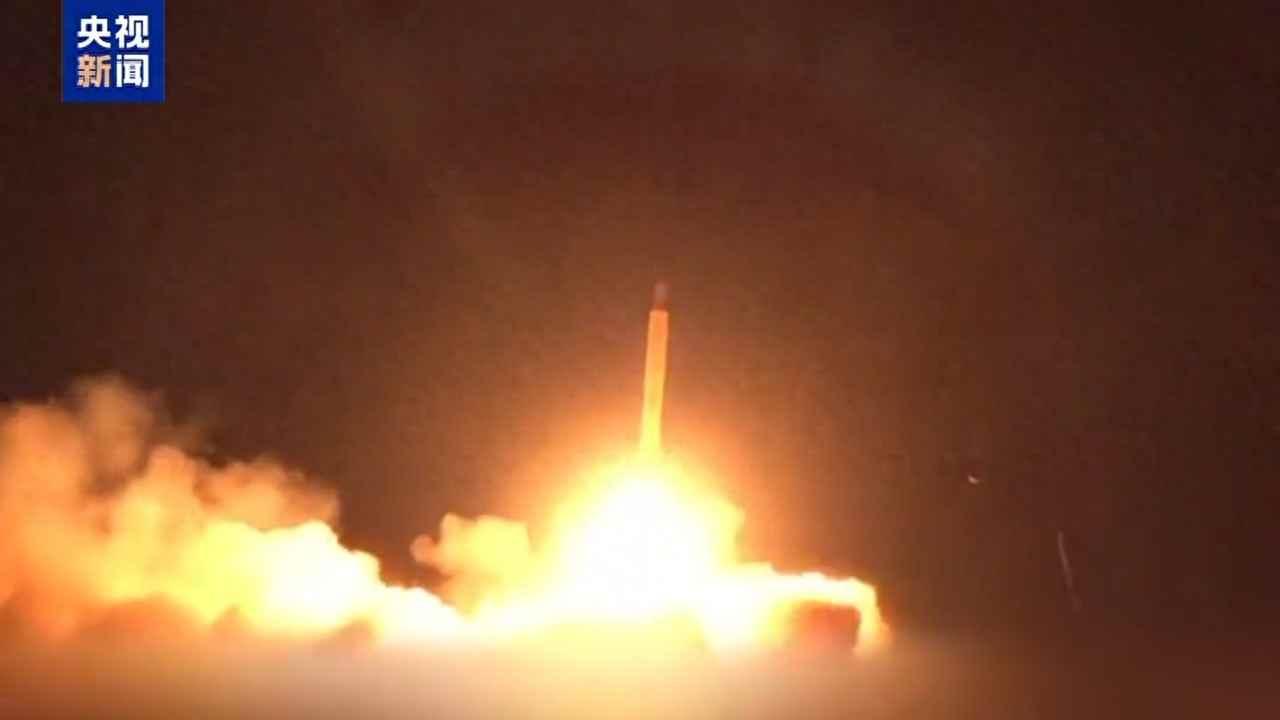 德黑兰夜空炸响，导弹雨下得像闹钟调错，伊朗这次真不按套路出牌3月11号那天，