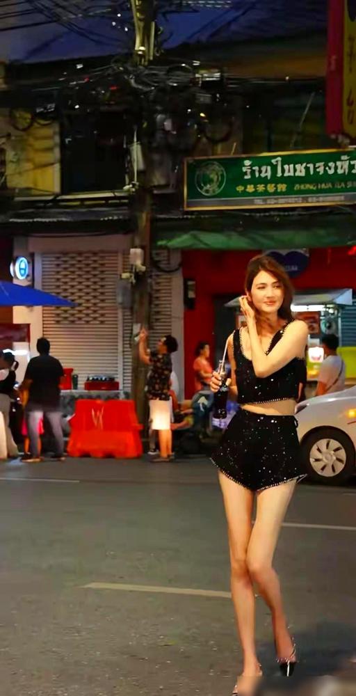 被李嘉欣骂蠢的洪欣，大刘到底图她啥？九十年代，大刘的后宫团里，李嘉欣是公认的战斗