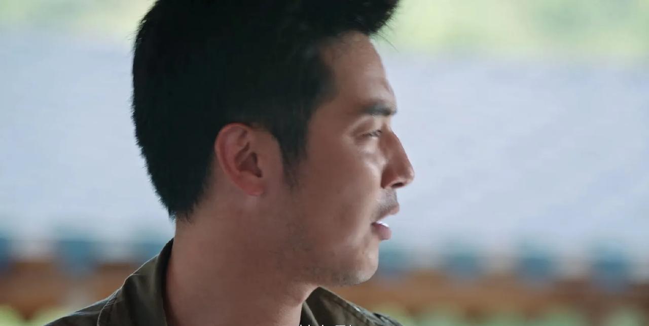 《利剑玫瑰》邓妍和常锐前后夹击把韩有刚抓住，把他带回去审讯，韩有刚拒不承认自己