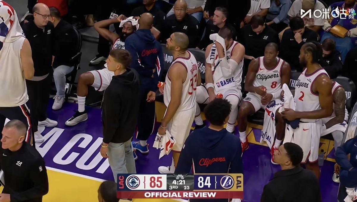 泰伦卢跟小卡两人互怼！！！快船终究还是起内讧了！！！快船分崩离析在所难免，小