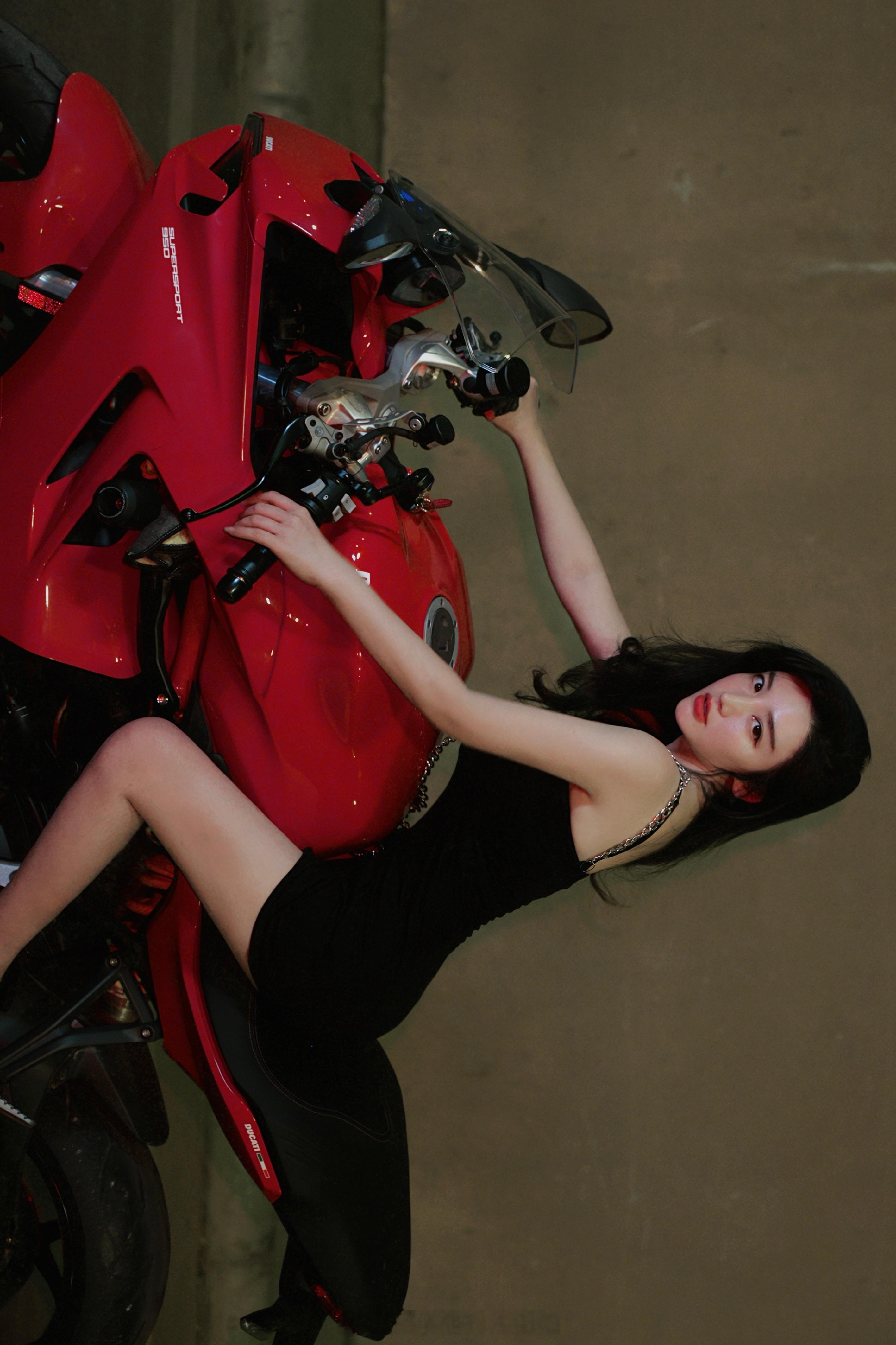 酷飒机车御姐风写真…🏍️📸长沙街拍长沙旅拍长沙摄影师长沙写真长沙拍照长沙隧道