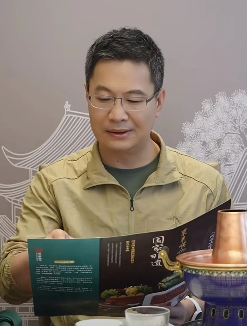 卢伟冰:今天晚上，我请小米澎湃OS团队吃饭，因为用户反馈一个字：顺！卢伟