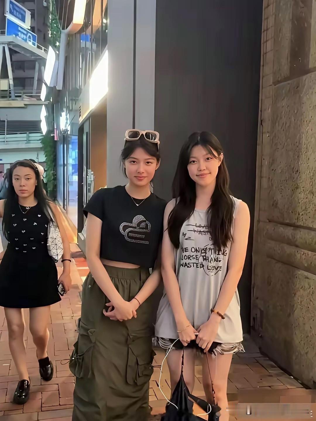 我怀疑男人都是喜欢这样的啊[呲牙笑]