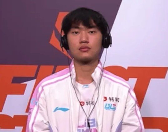 先相信？Knight：我们BLG任何时候面对LCK，我们都觉得能赢的Q：去年世界