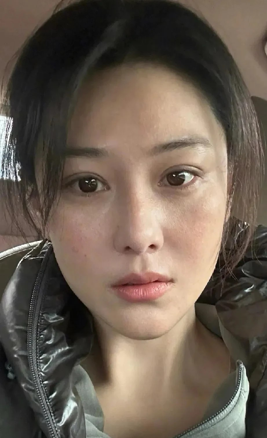 张馨予高低得夸你两句除了你现在素颜出镜的很少了吧为你的勇气点赞
