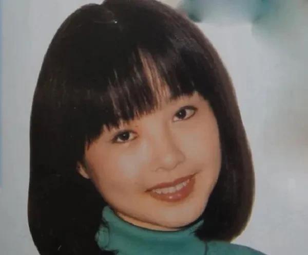 1999年，鲁豫怀孕6个月时，接到美国丈夫的电话：“我遇到初恋，跟她发生了关系，