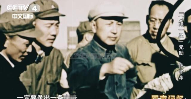 1955年，钱老刚回国。陈赓大将问他：“中国人搞导弹行不行？”钱老斩钉截铁地回答