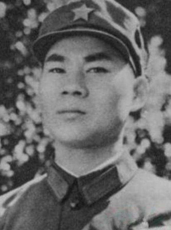 1979年，我军边防战士在巡逻时，发现了一个浑身破烂、手脚磨损溃烂的人，身上竟然