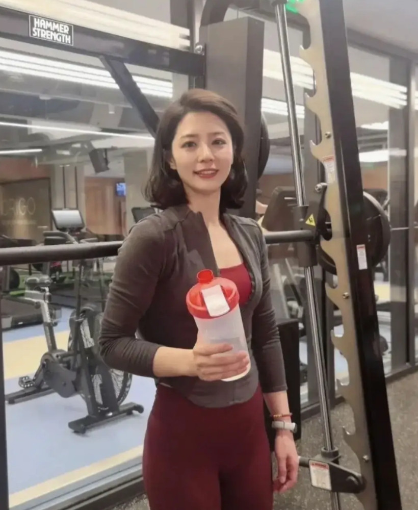 这位美女真心喜欢，看起来像多少岁？