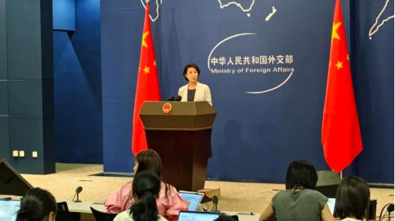 美国这双标也太恶心了吧？特朗普一边求着中国别卖武器给伊朗、一边自己狂卖111亿军