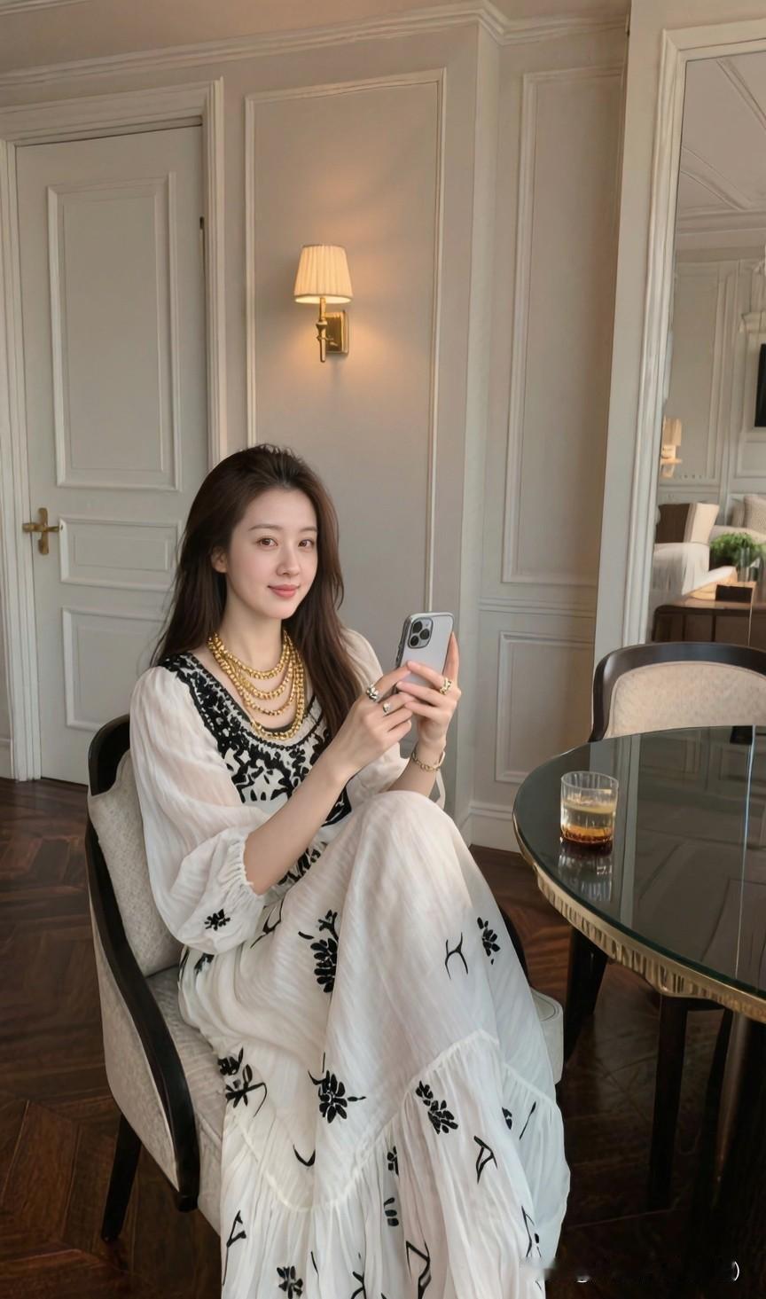 婚姻走到最后，往往只剩下琐碎的日常和无声的妥协。为了孩子，学会了把委屈咽