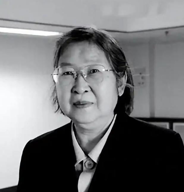 1996年中央军委决定给李敏副军职待遇，她说：我父母是我父母，我是我。感觉自己受