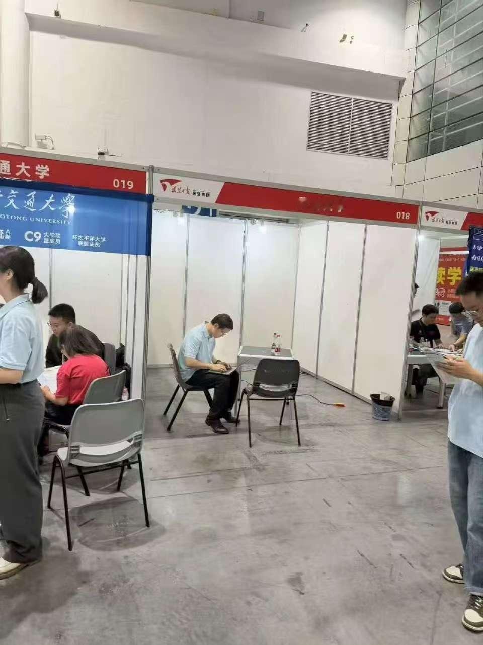 【武汉大学：门口罗雀】善良武大还是不错的，处于985的前列。
