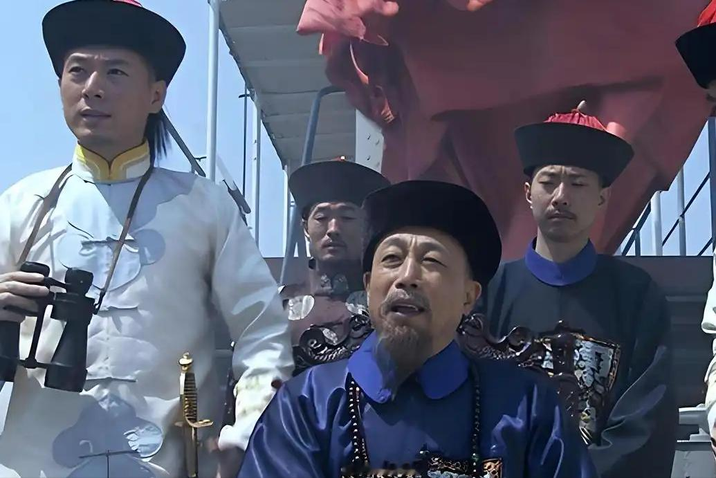 咸丰九年，一道朱笔御批送到长沙，八个字要了左宗棠的命：就地正法，军前处决。而救下他的，不是哪位手握重