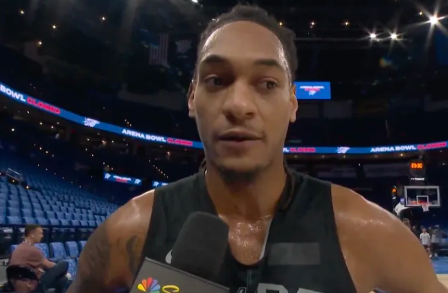 NBA季后赛G1，雷霆对阵马刺。马刺球员德文-瓦塞尔接受了记者采访，谈到了自己首