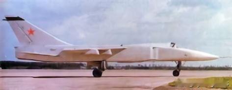 1975年2月4日，苏-24前线轰炸机正式服役。苏联空军接收了一款性能卓越的