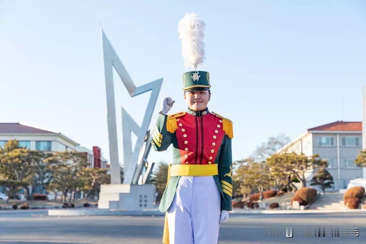 韩国安重根义士堂弟、独立运动家安明根的玄孙女安圣心，近日考入韩国陆军第三军官学校