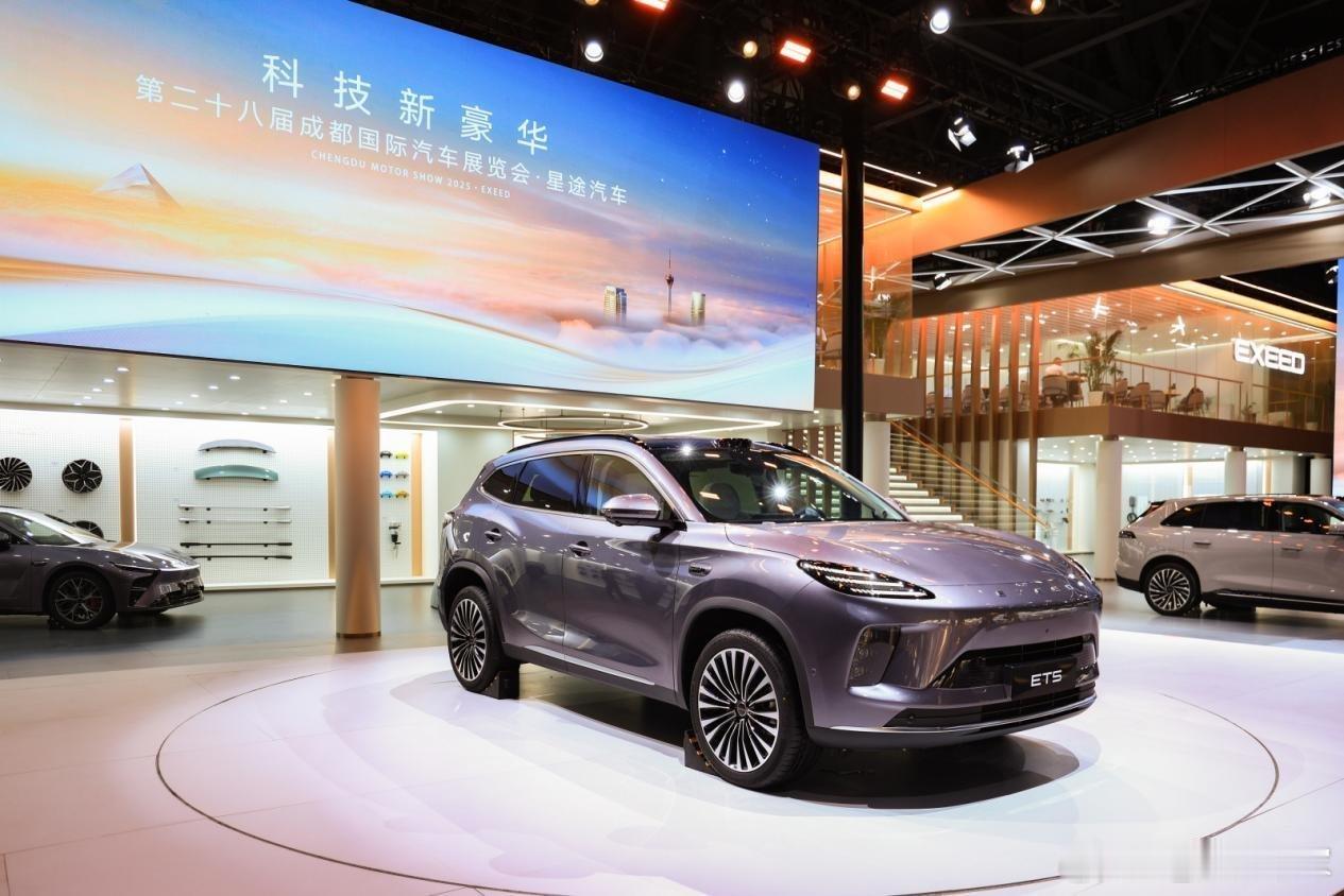 星途ET5蓉城全球首发这是一台专为年轻家庭打造的智慧安全SUV。星途ET5首搭地
