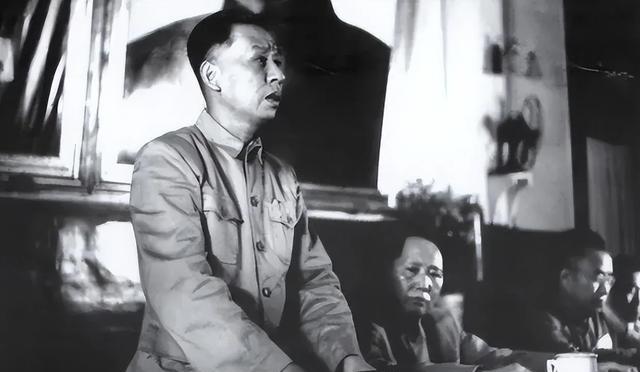 1959年9月的选举，少奇同志获得1156票，仅差一票隆重当选。众人都向他道贺，
