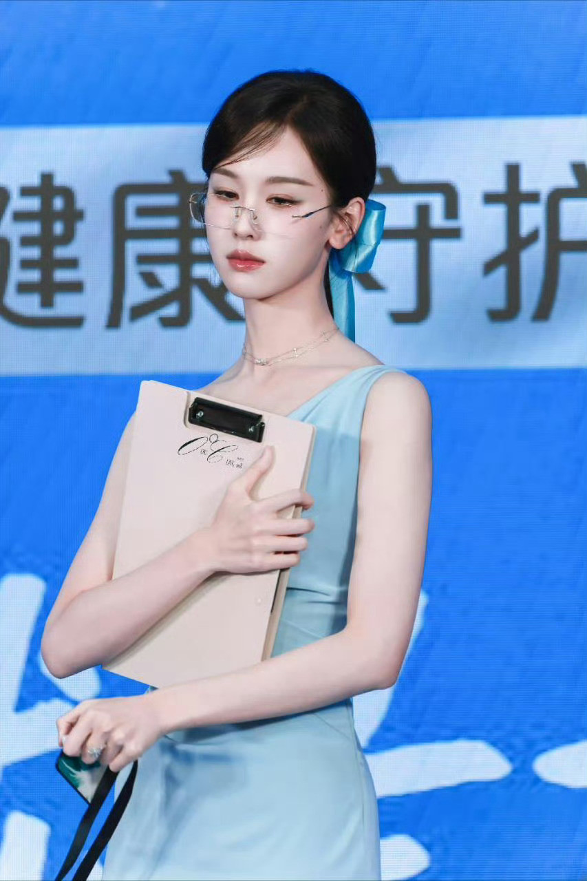 漂亮的女明星不要太多但这位有仙人之姿🍃​​​
