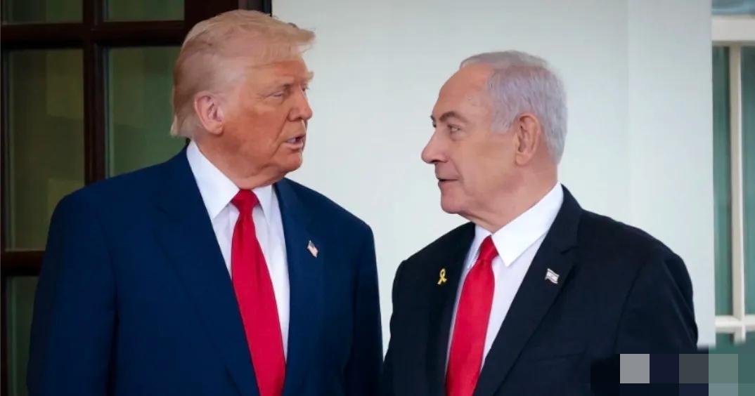 据美媒Axios今天报道，特朗普对以色列周六袭击伊朗30个石油仓库的行为感