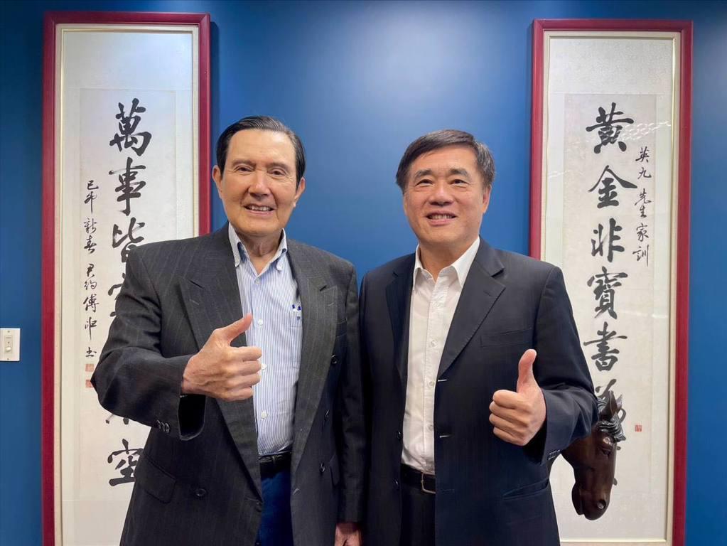 马英九放弃罗智强，支持郝龙斌了？郝龙斌今天敲锣打鼓在脸书发文表示：马英九支持郝龙