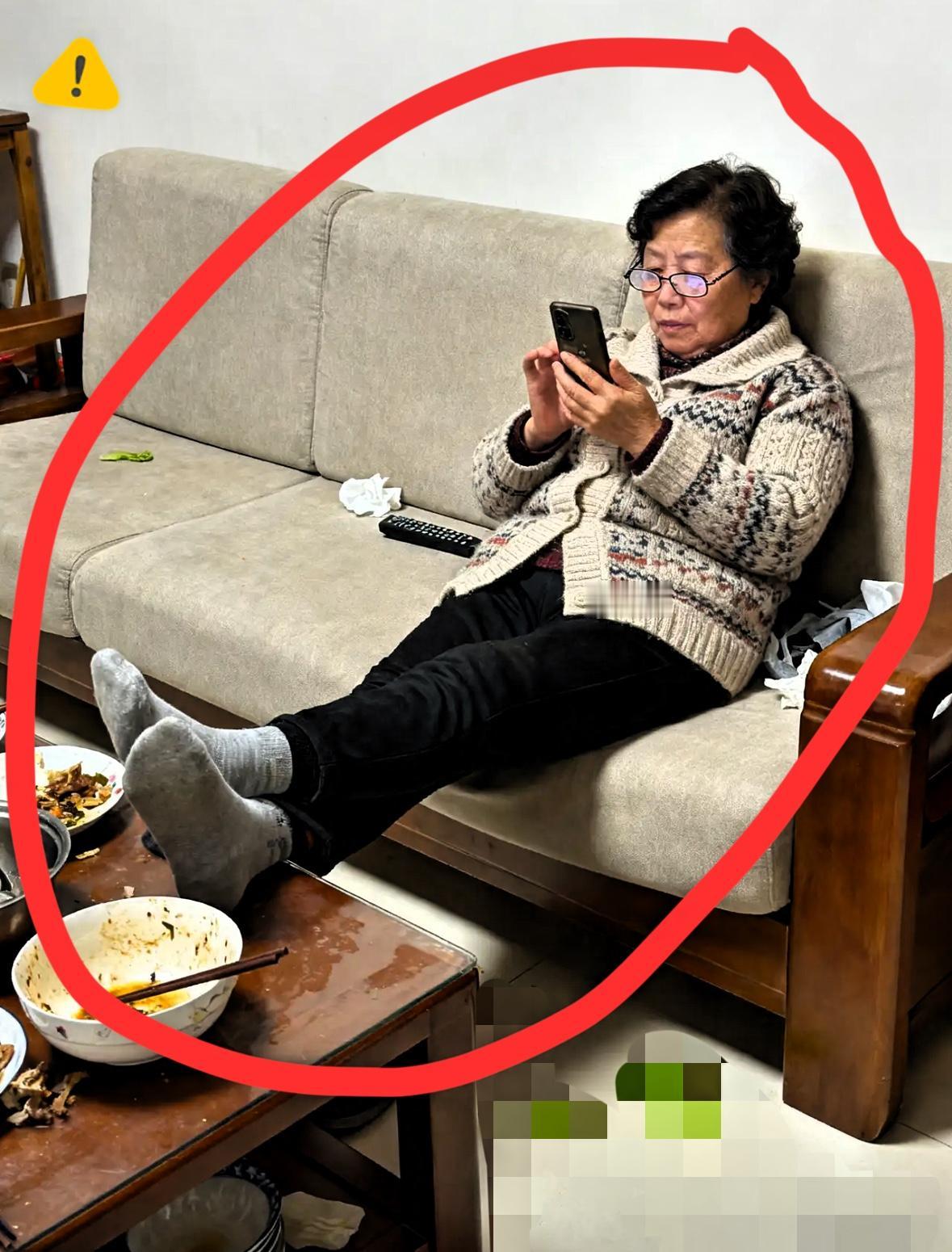 感觉自己快成废物了。我嫂子，一个退休5年的60后，今年60岁，彻底“宅”废快