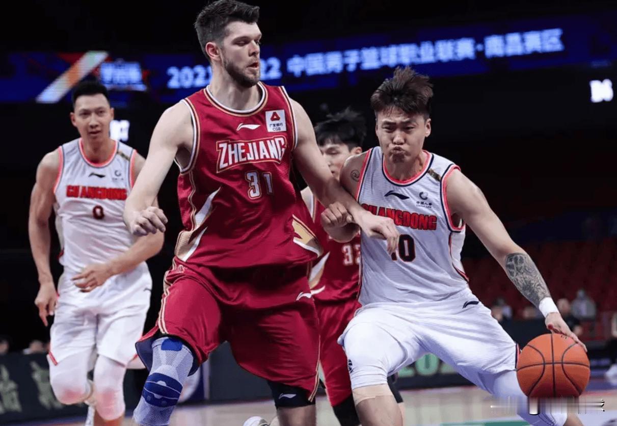 广东新援拉科塞维奇即将归队，广东为本赛季最后一搏广东男篮这赛季引援不少，