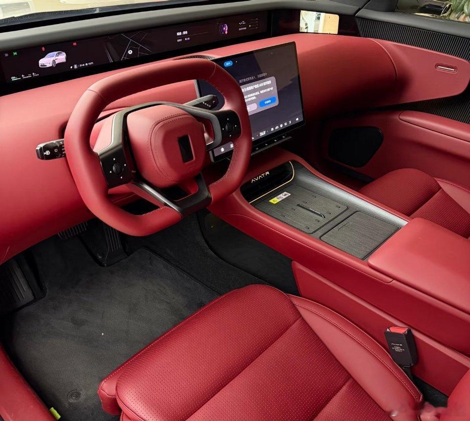 未来感满分的梦中情车🚗✨第一眼看到阿维塔12，真的被美到了！😍这流线型车身，