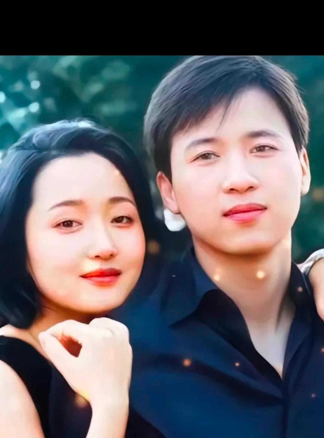 杨钰莹今年55岁，一直不结婚，是有原因的，是初恋给她的起点太高了。大伙听听我聊聊