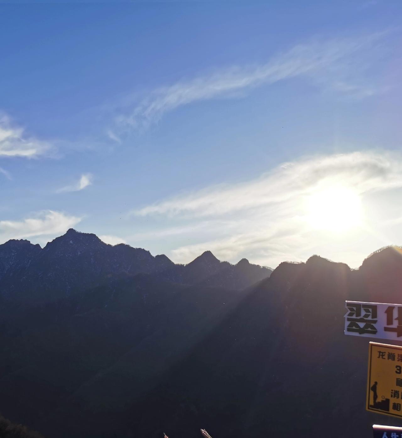 未来三年，普通人最该做的不是追风口，而是给生活加一道“防碎膜”。我去年被裁员那
