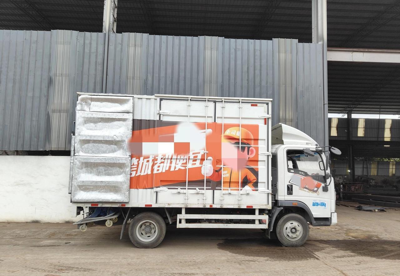 早上刚到公司，有一部的车来送货，司机声称很忙，希望尽快安排卸货，不巧的是早上我们