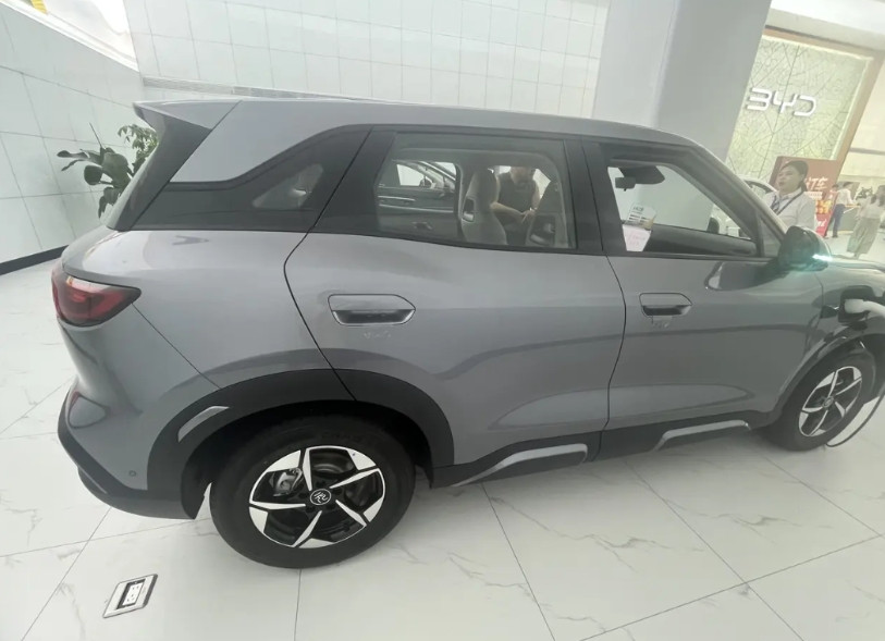 我老公最后决定还是置换电车，因为家里面现在还有两辆油车，就觉得少了辆电车。看了好