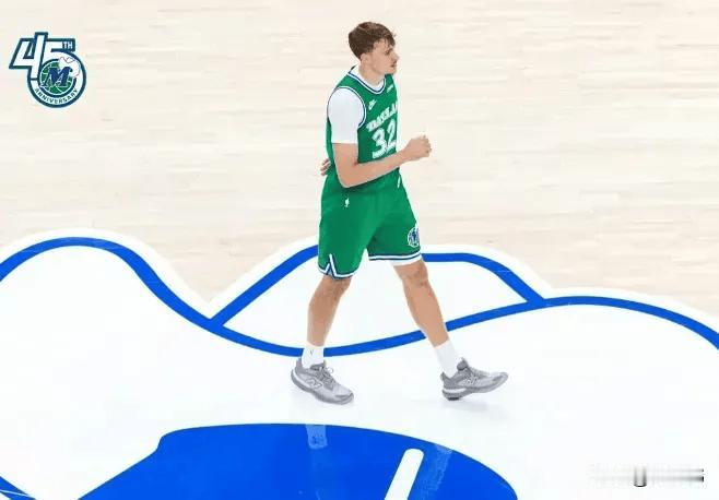 这状元要水了吗？弗拉格出场31分钟，投篮8投仅1中，得到2分2篮板2抢断！现