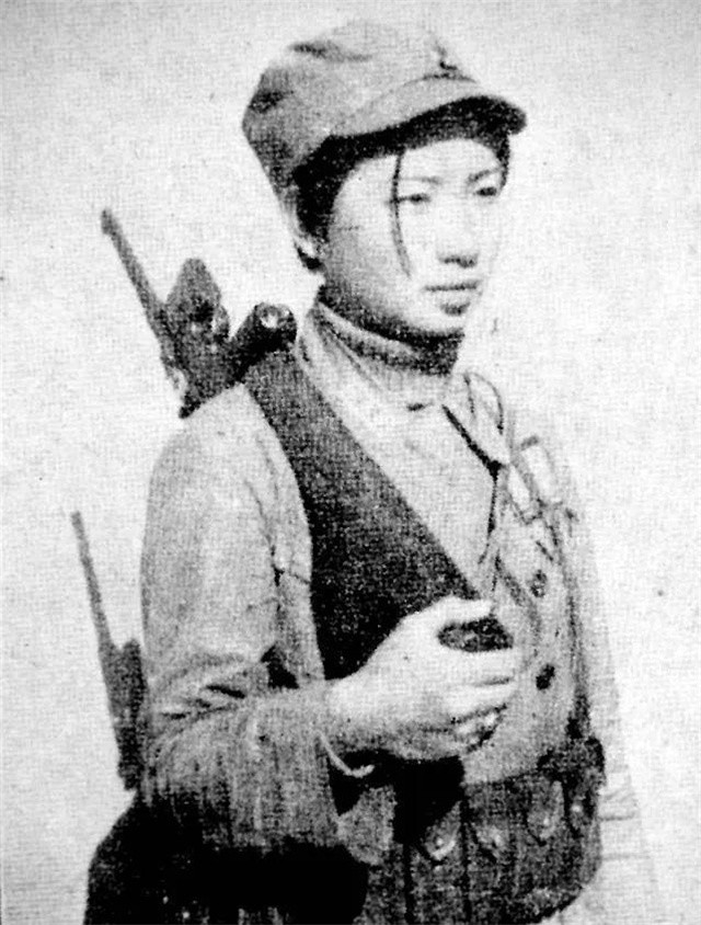 1939年，一位女八路被捕后，在日军的严刑拷打下，眼看就要不行了。突然，一名