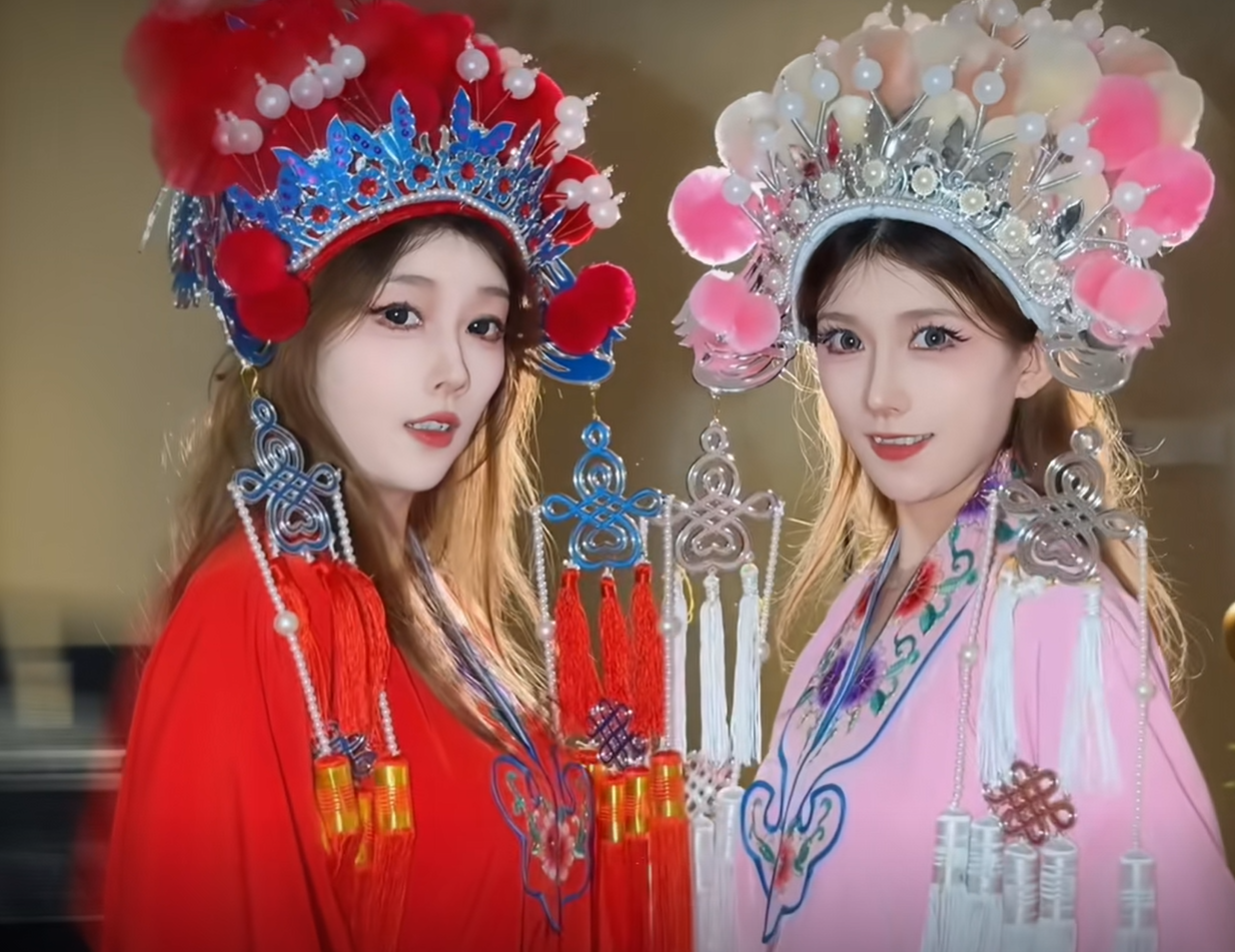 和姐姐拍个美美的照片，人生总要尝试一次戏服