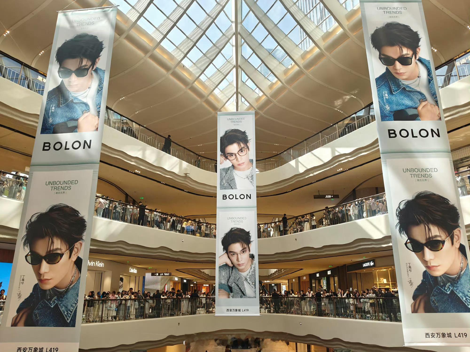 丁禹兮西安暴龙活动卧槽，来感受丁禹兮西安暴龙线下活动的超高人气！商场人山人海，每