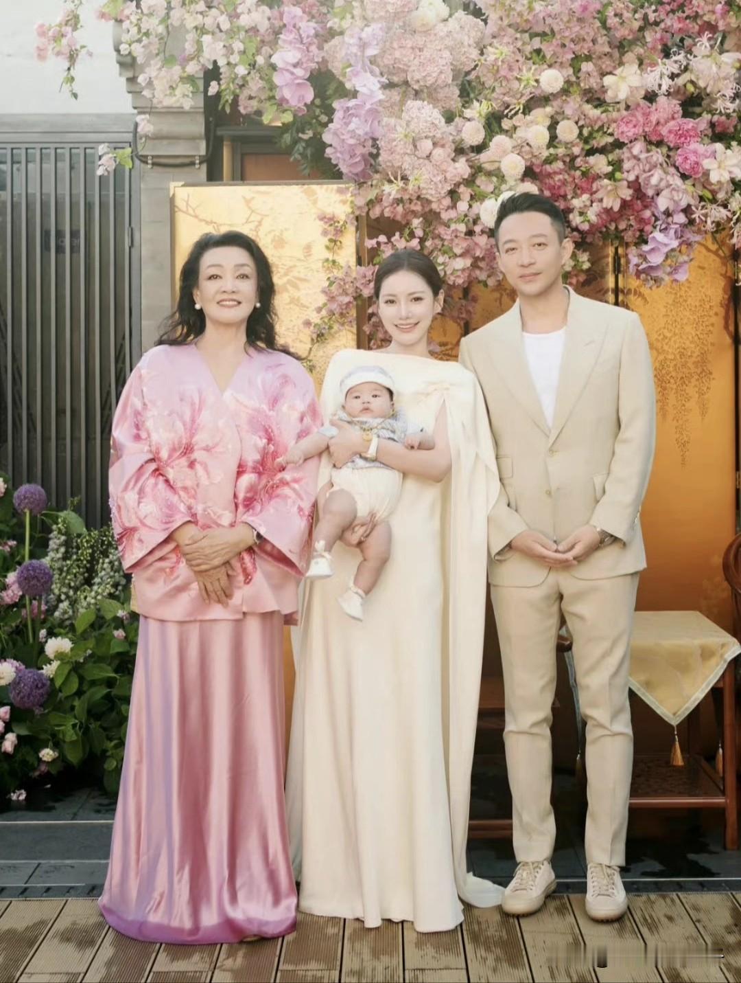 汪小菲为儿子举办百日宴，汪宝大名曝光，三代同堂齐聚画面好温馨，6月7日，一大早