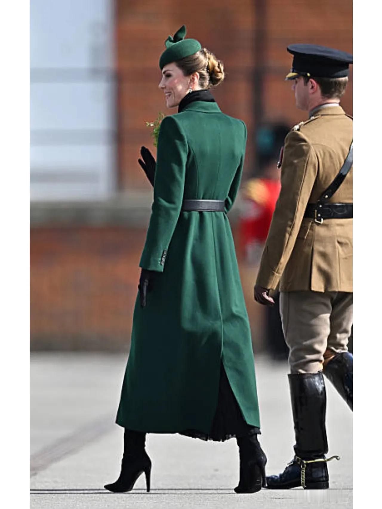 盈盈一握楚宫腰，凯特王妃不仅有楚宫腰，还有蝴蝶骨了！3月17日，凯特王妃再次以