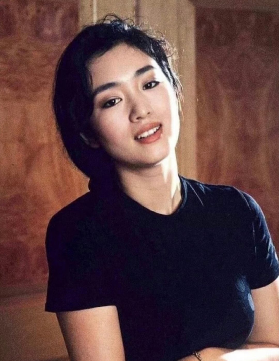 巩俐这字也太好看了吧！一笔一画都很有力道，但整体看起来又特别洒脱。真是字如其人，