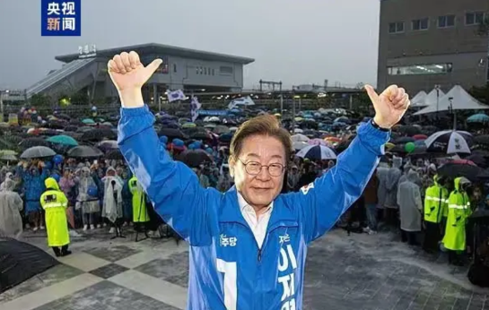 李在明抛出重磅提议——启动修宪程序！他提出要推进总统4年连任制度，同时大刀阔斧削