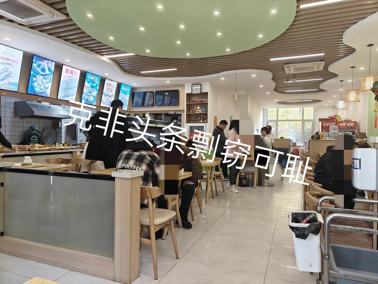我昨天下午喝多了，今天早上带助理三人出去吃早餐，我的鞋都脱走廊，人进屋子，鞋不跟