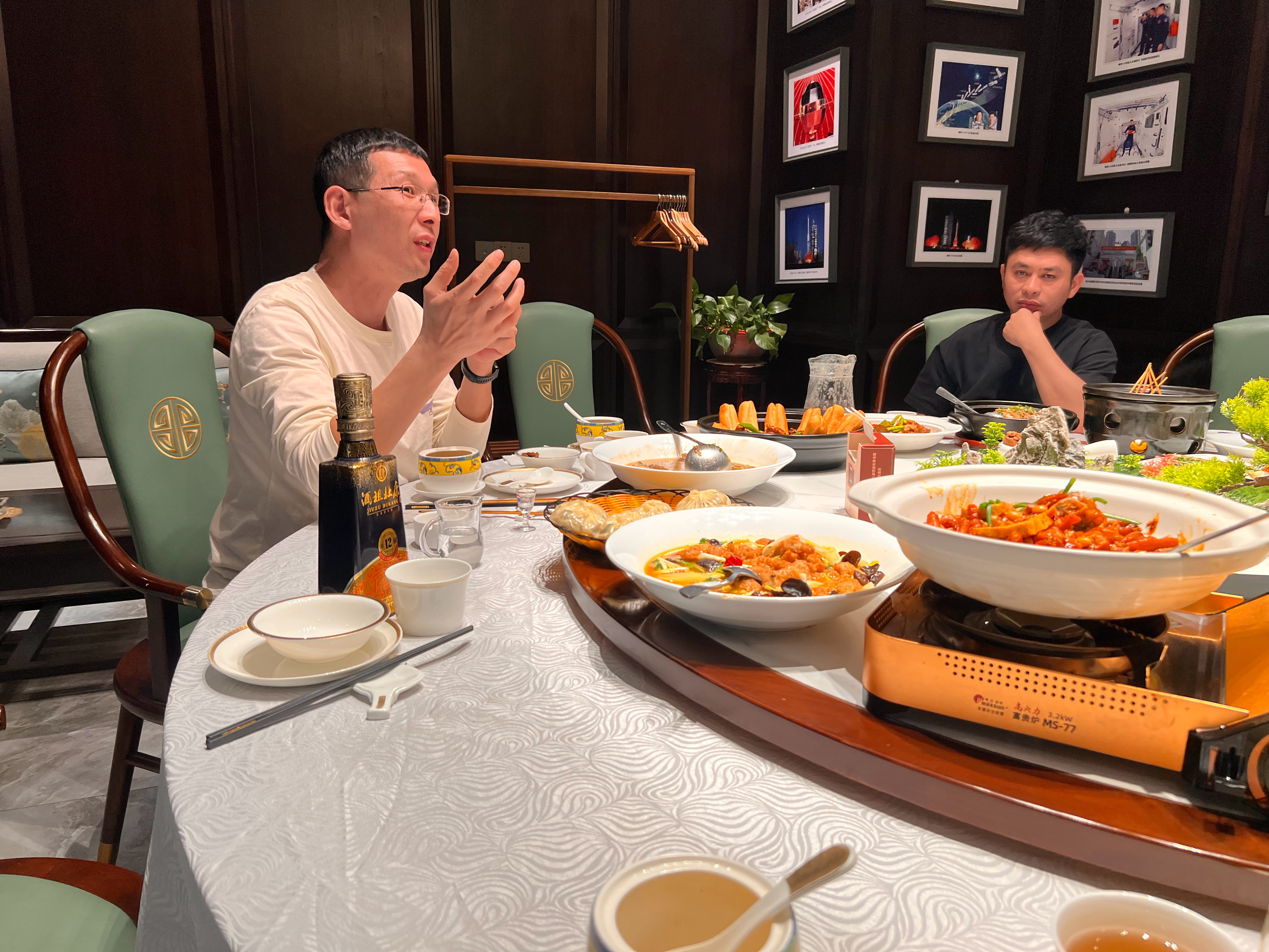 晚上让河南洛阳市企业家朋友破费了[比心][玫瑰]财富不是一生的朋友，朋友才是一生的