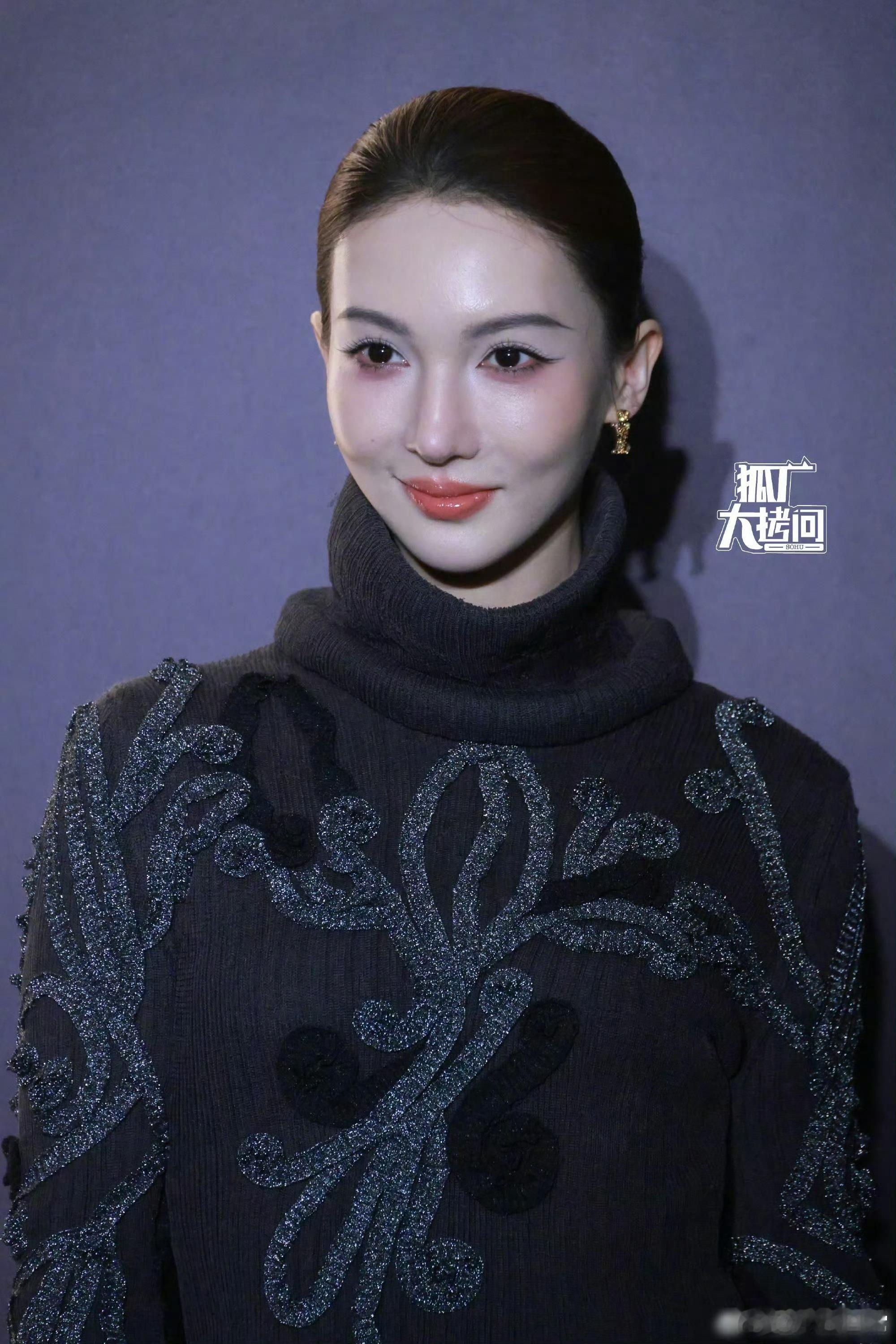 金晨这妆太奇怪了