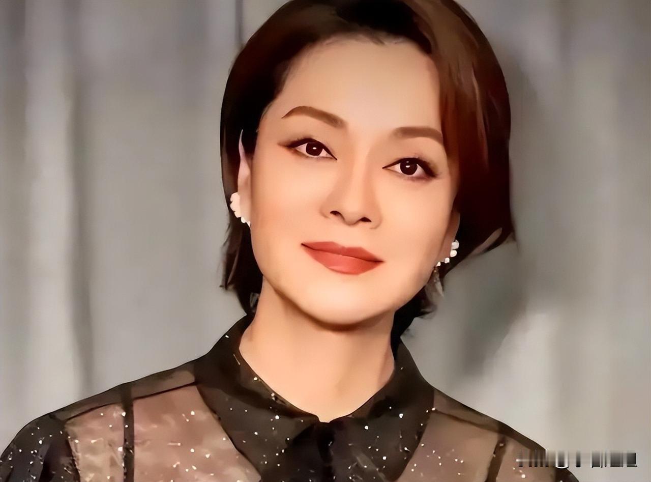 你们发现没？毛阿敏最狠的不是唱功，也不是名气，而是她在260亿面前说“不